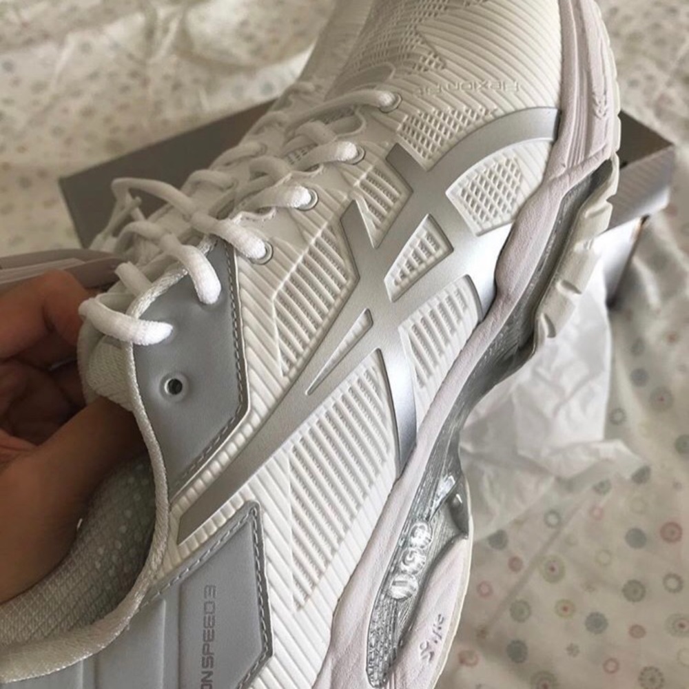 asics women’s tennis shoes